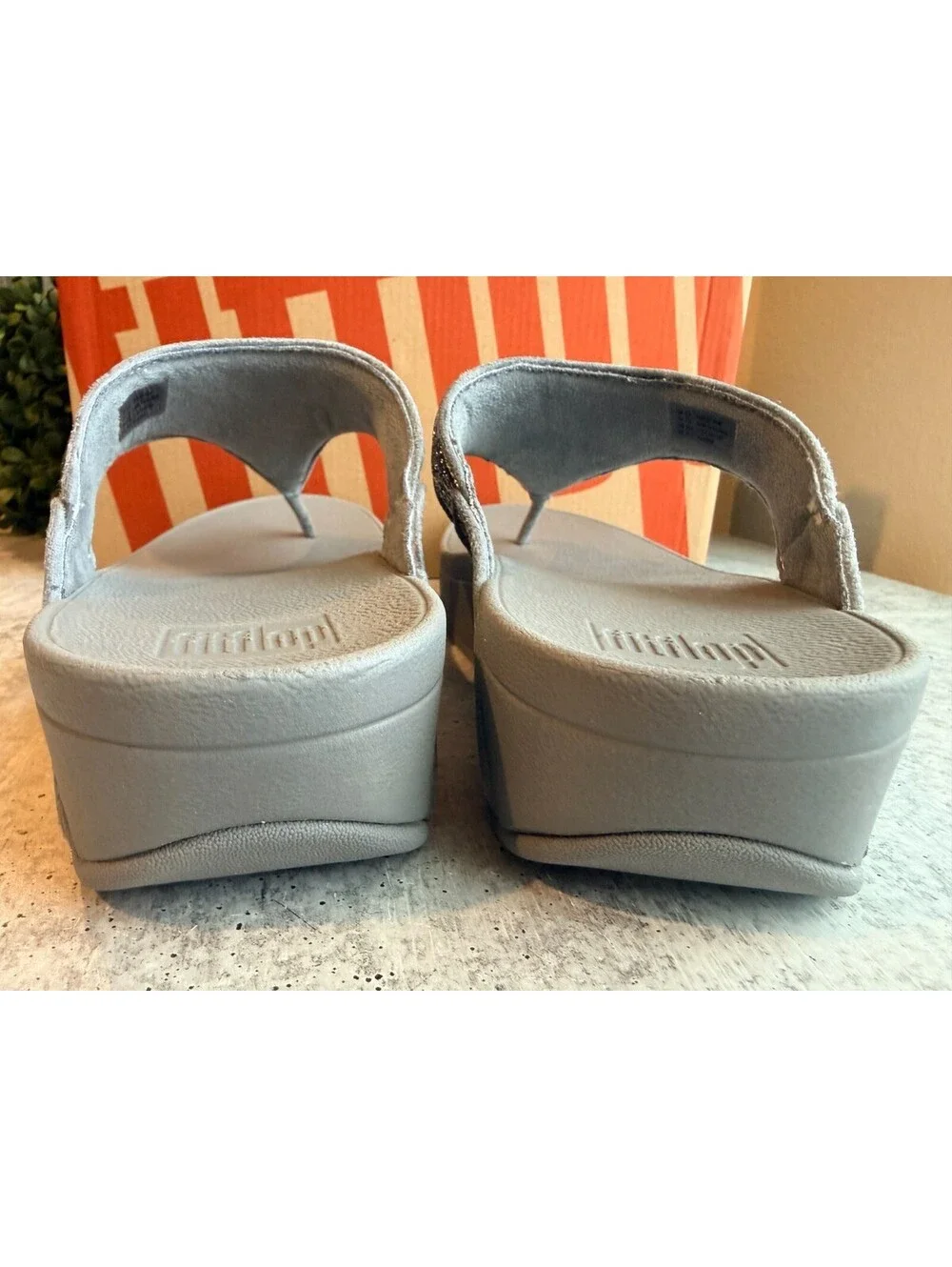 Fitflop Lulu Crinkled Shimmer Toe-Post Sandals Silver - Women's Size 7.5 US